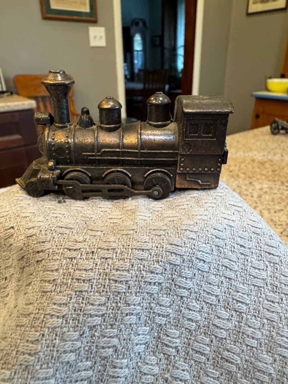 Antique-Style Cast Iron Train Locomotive Figurine - Pencil Sharpener